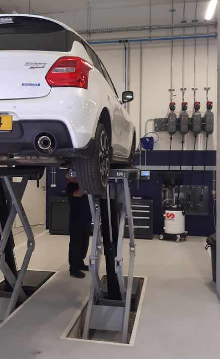 High-performance workshop equipped with Samoa lubrication and suction systems.