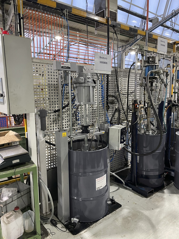 industrial pneumatic pumping system for high viscosity fluids.
