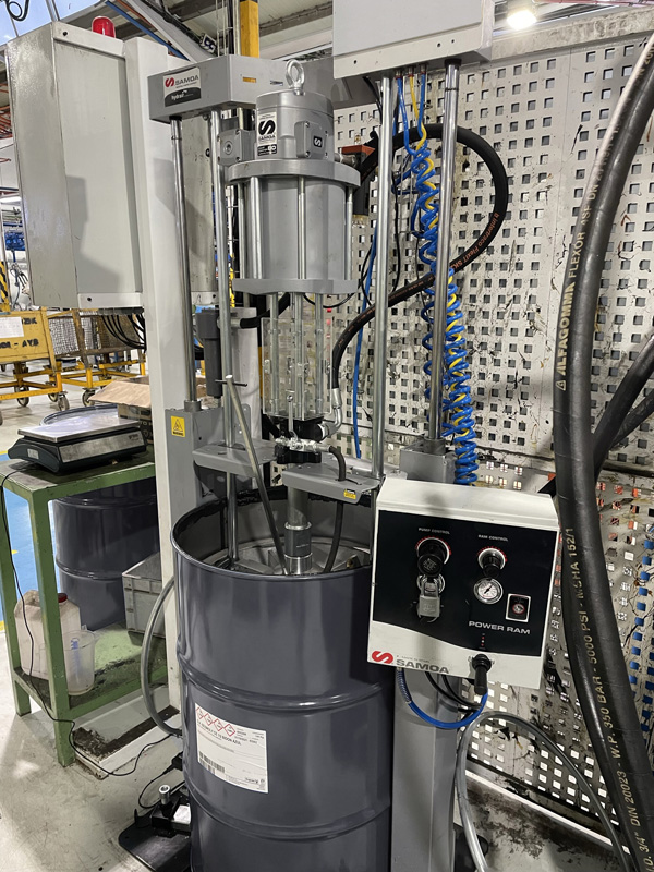 industrial pneumatic pumping system for high viscosity fluids.