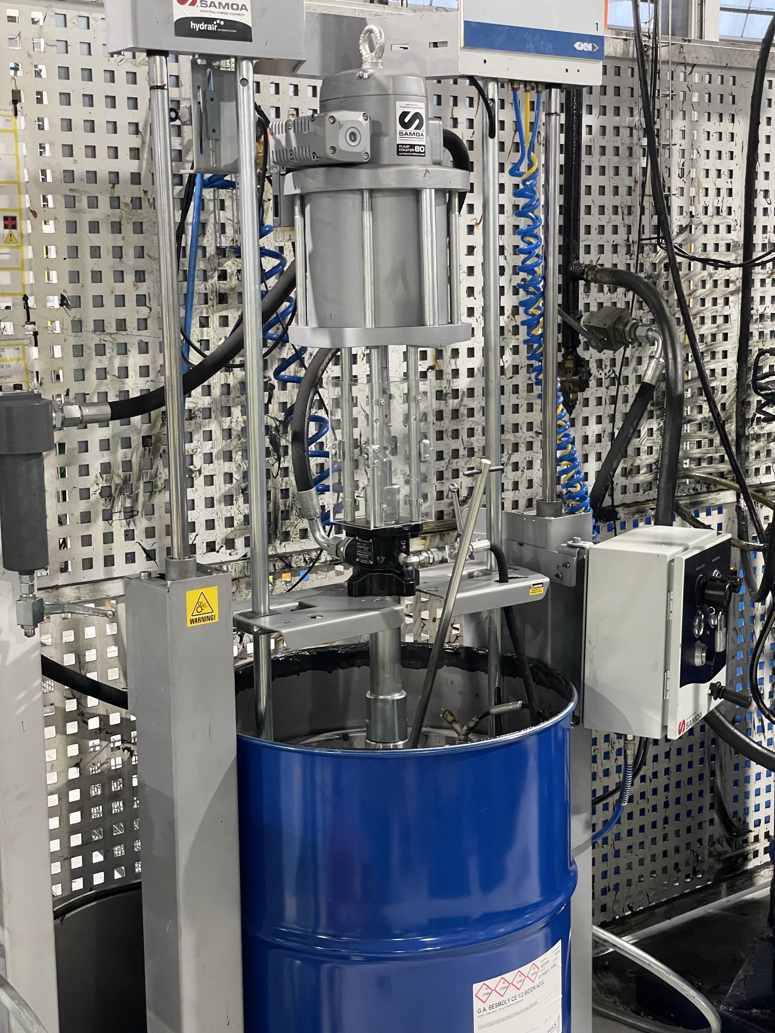 industrial pneumatic pumping system for high viscosity fluids.