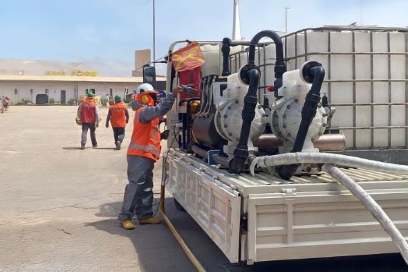 SAMOA UP double diaphragm pump working in a mining industry